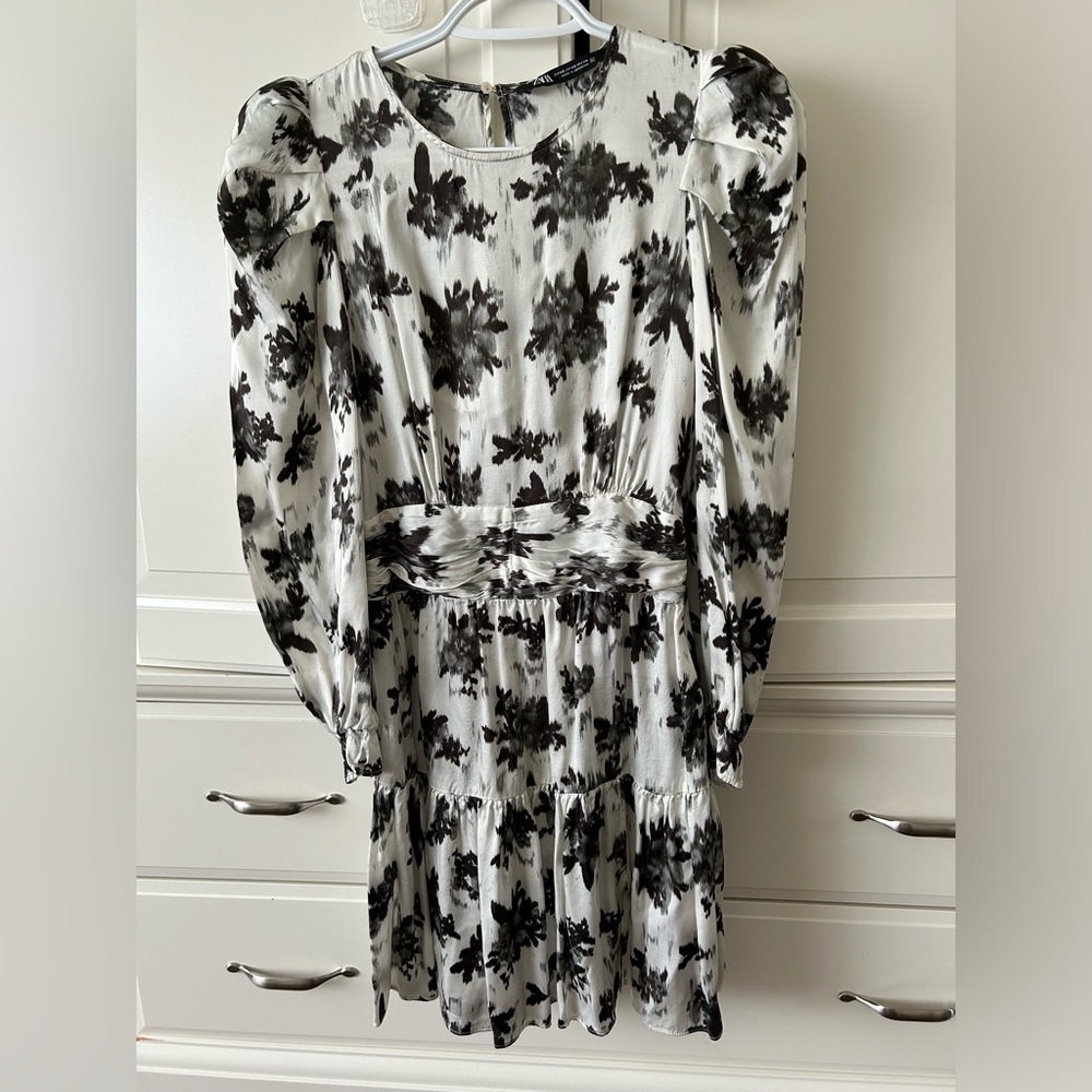 Zara dress, absolutely stunning!! Worn twice, in great condition